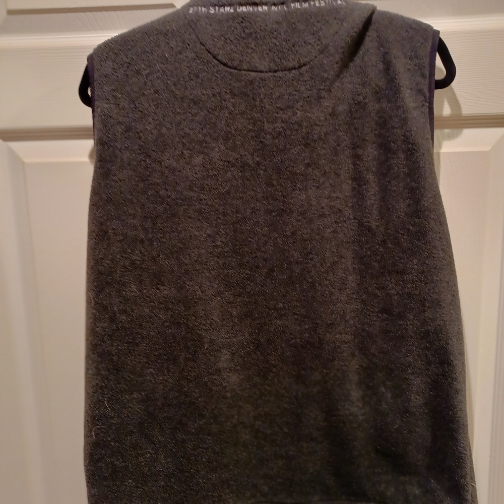 Sleevless jacket - Picture 2 of 5